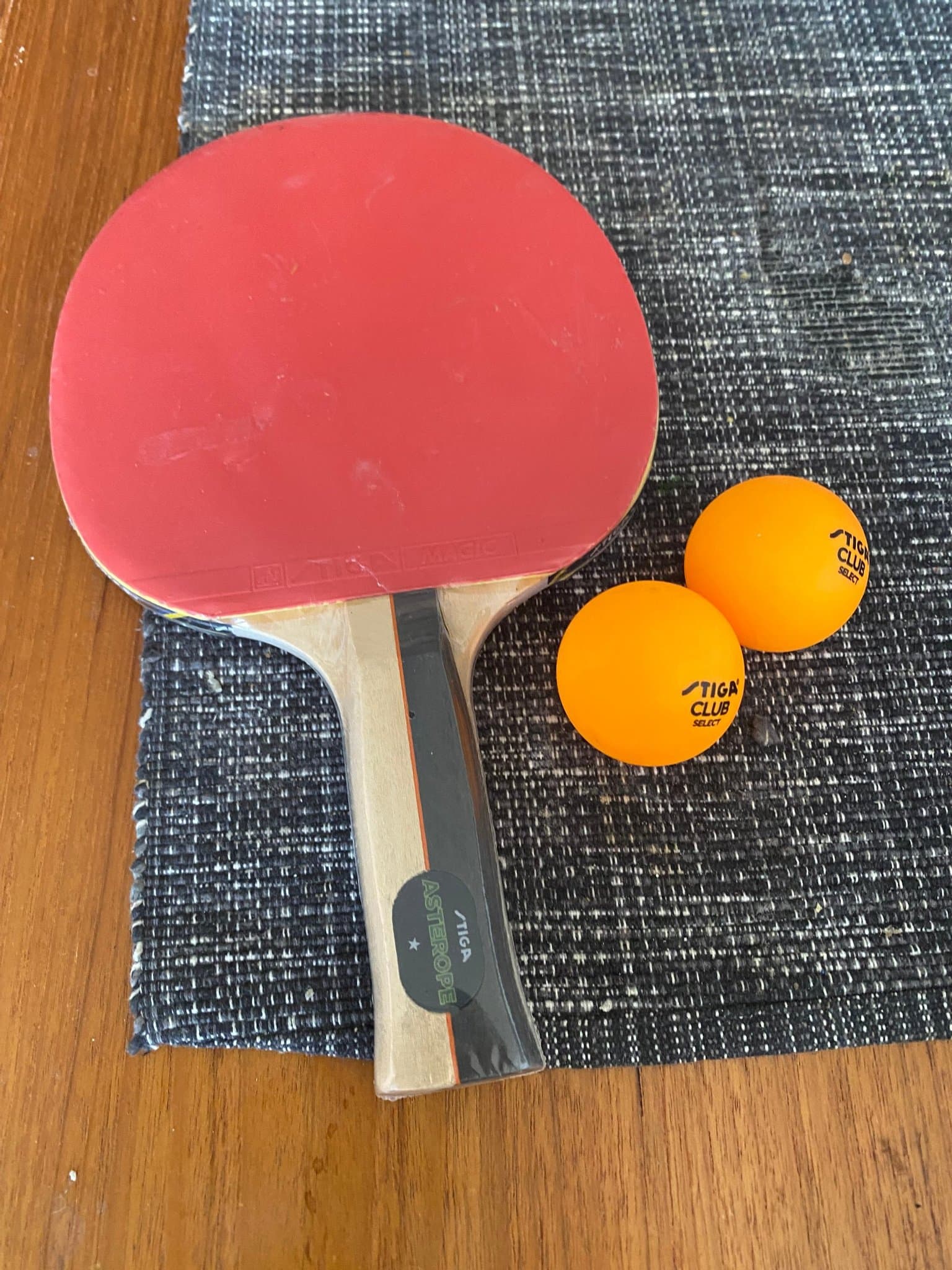 Stiga bordtennisracket med bollar