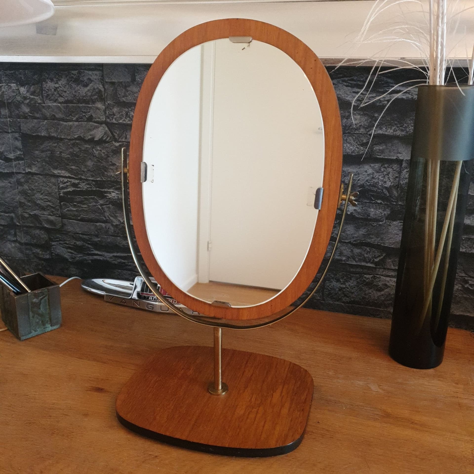 Bordspegel i teak och mässing