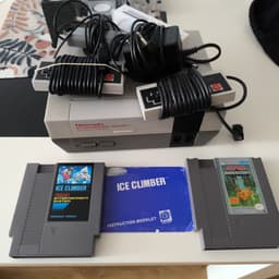 Nintendo NES konsol med två spel en manual