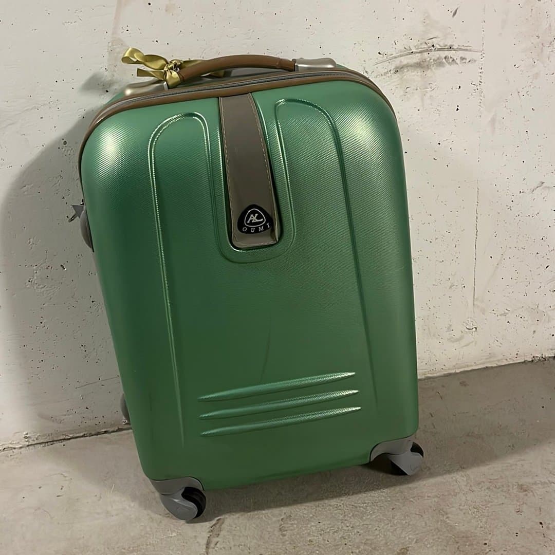 Resväska i grön
