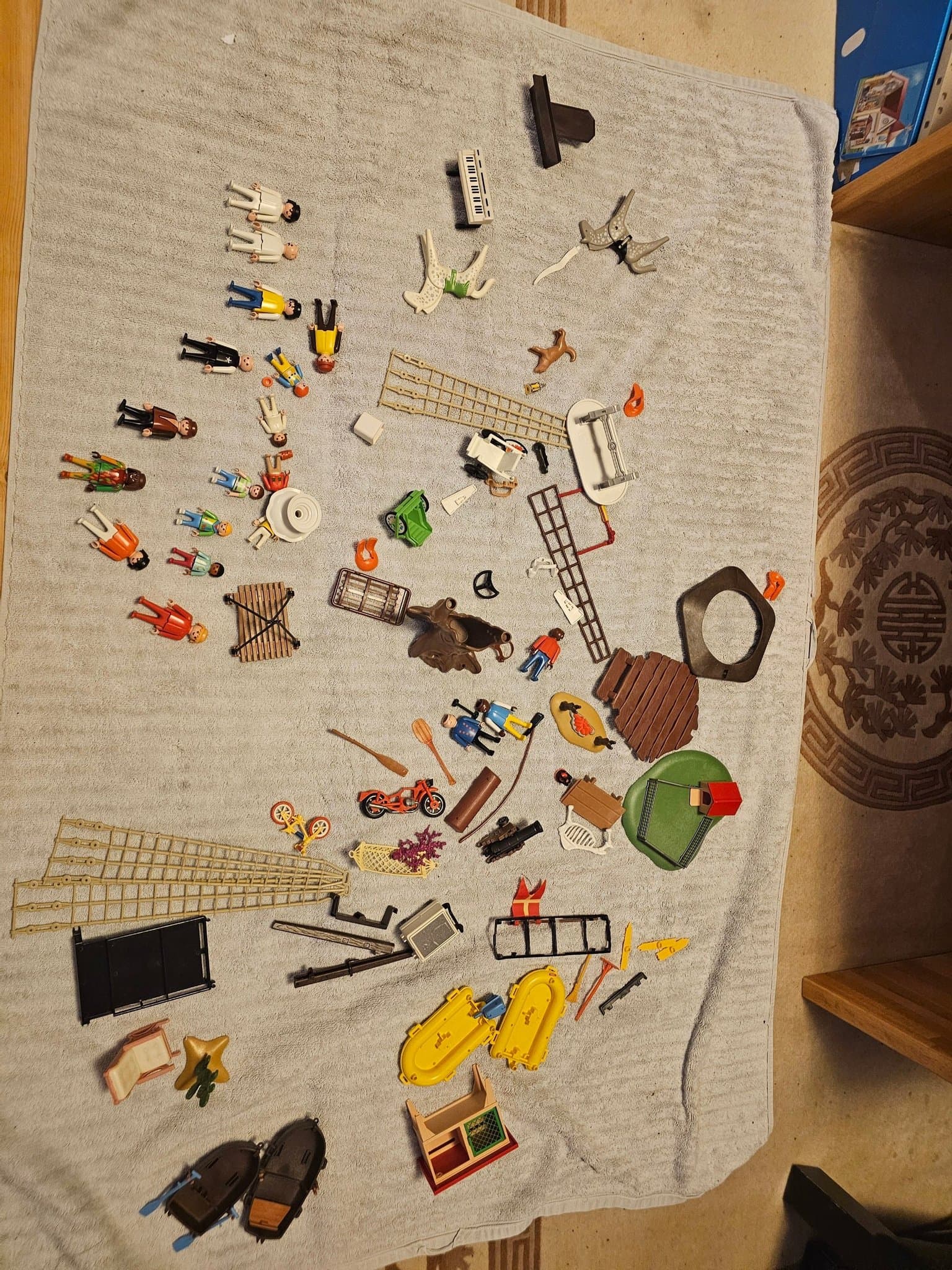 Stor samling av playmobil delar