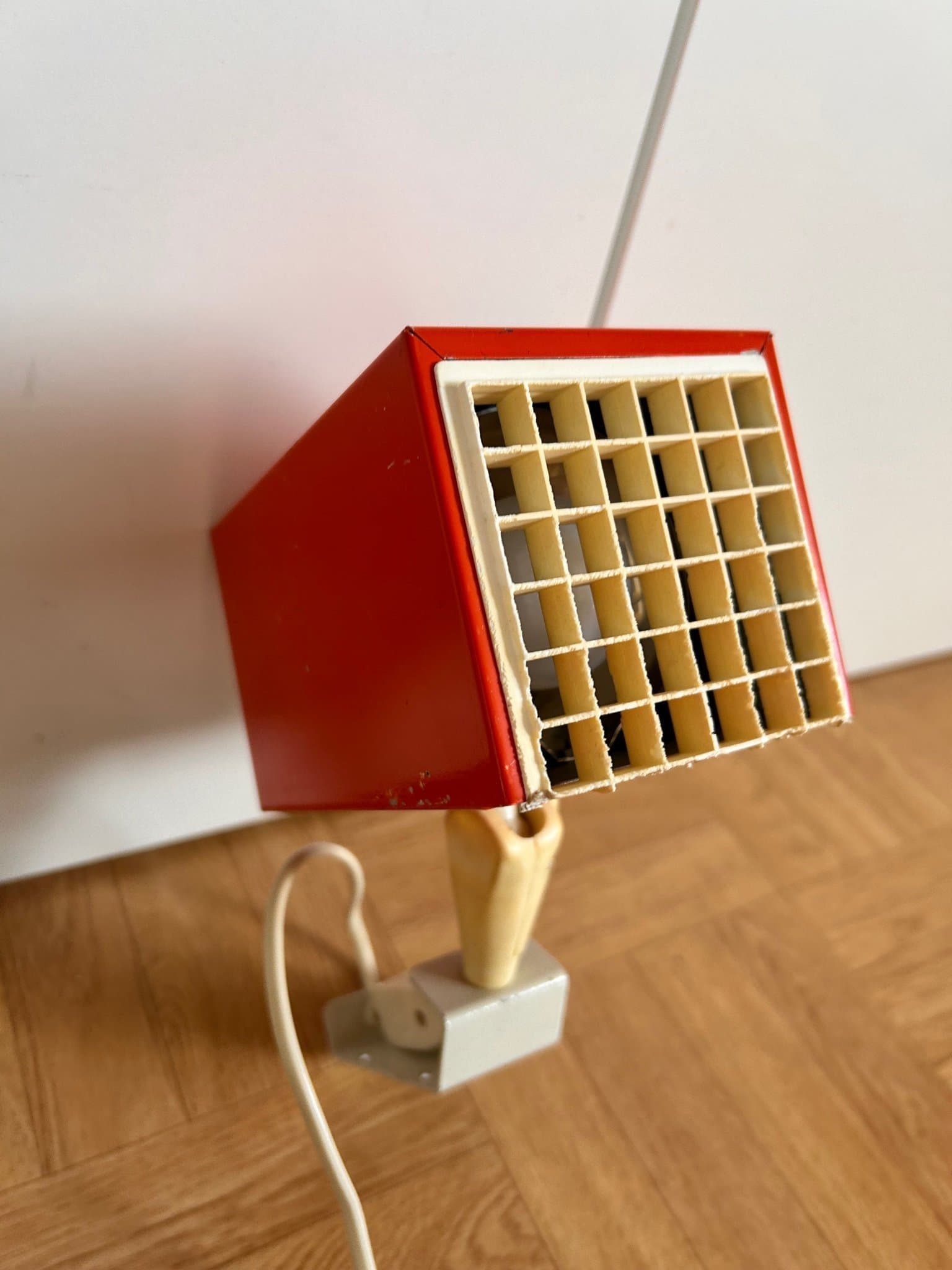 Röd vägglampa VINTAGE Kuben av Hans-Agne Jakobsson - Elidus , 1970-tal.