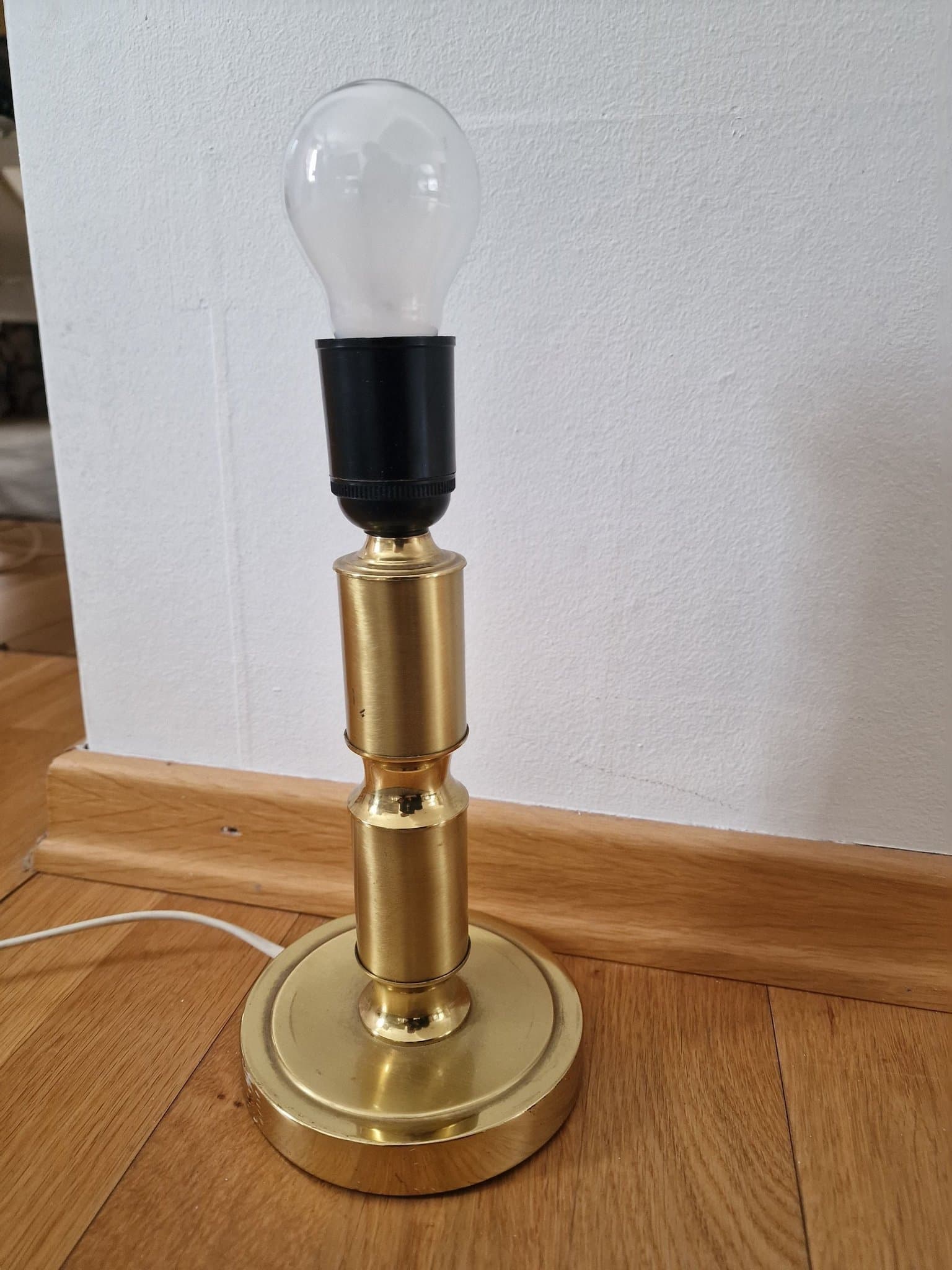 Bordslampa nya ÖIA mässing