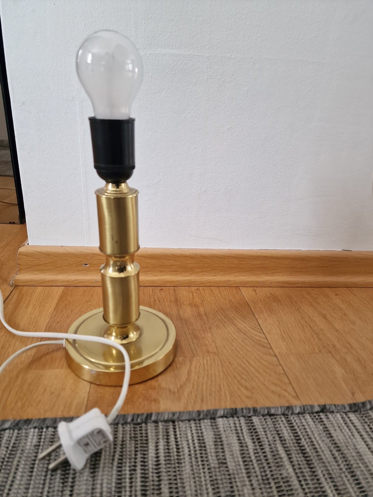Bordslampa nya ÖIA mässing