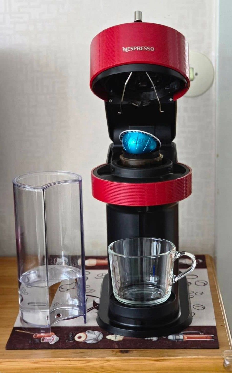 PAKET Nespresso Vertuo Next kaffemaskin med kapselhållare
