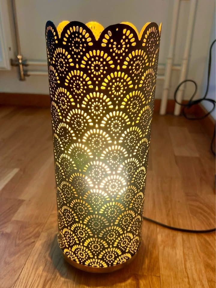 Guld/svart metallampa