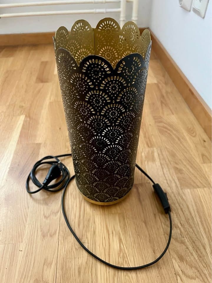 Guld/svart metallampa