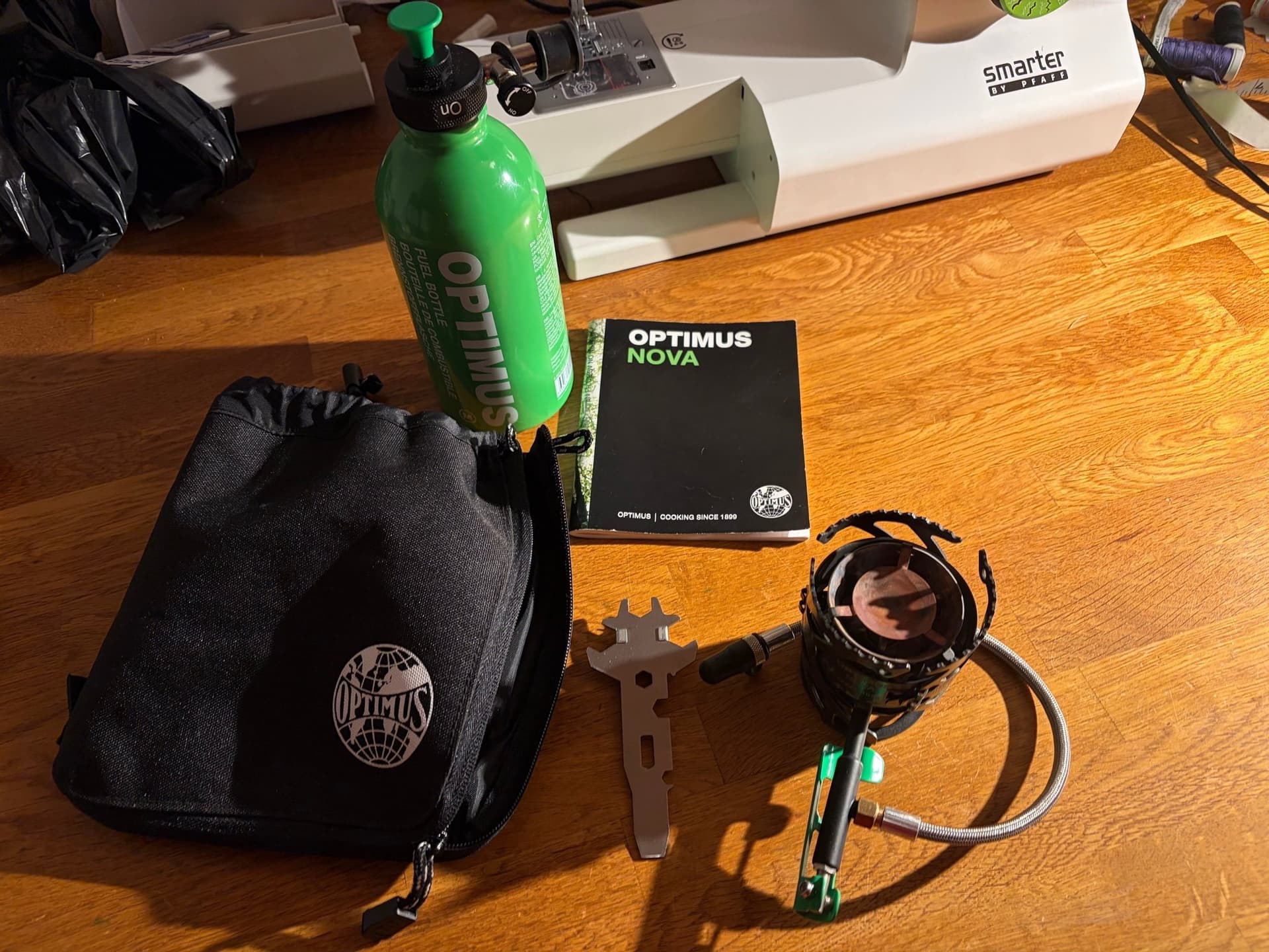 Optimus Nova multifuelkök med pump, flaska och förvaringsväska