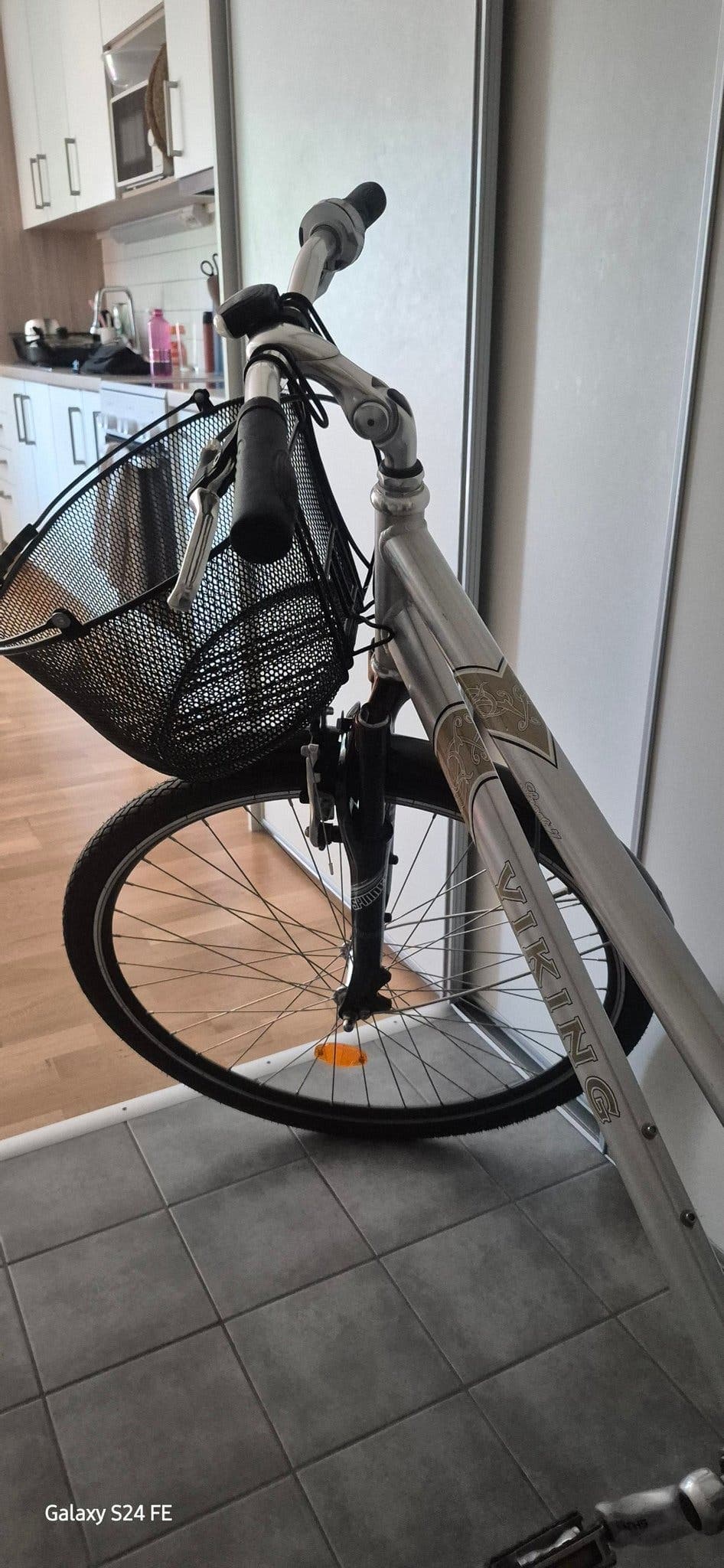 Viking Sport 3-växlad damcykel med korg och pakethållare