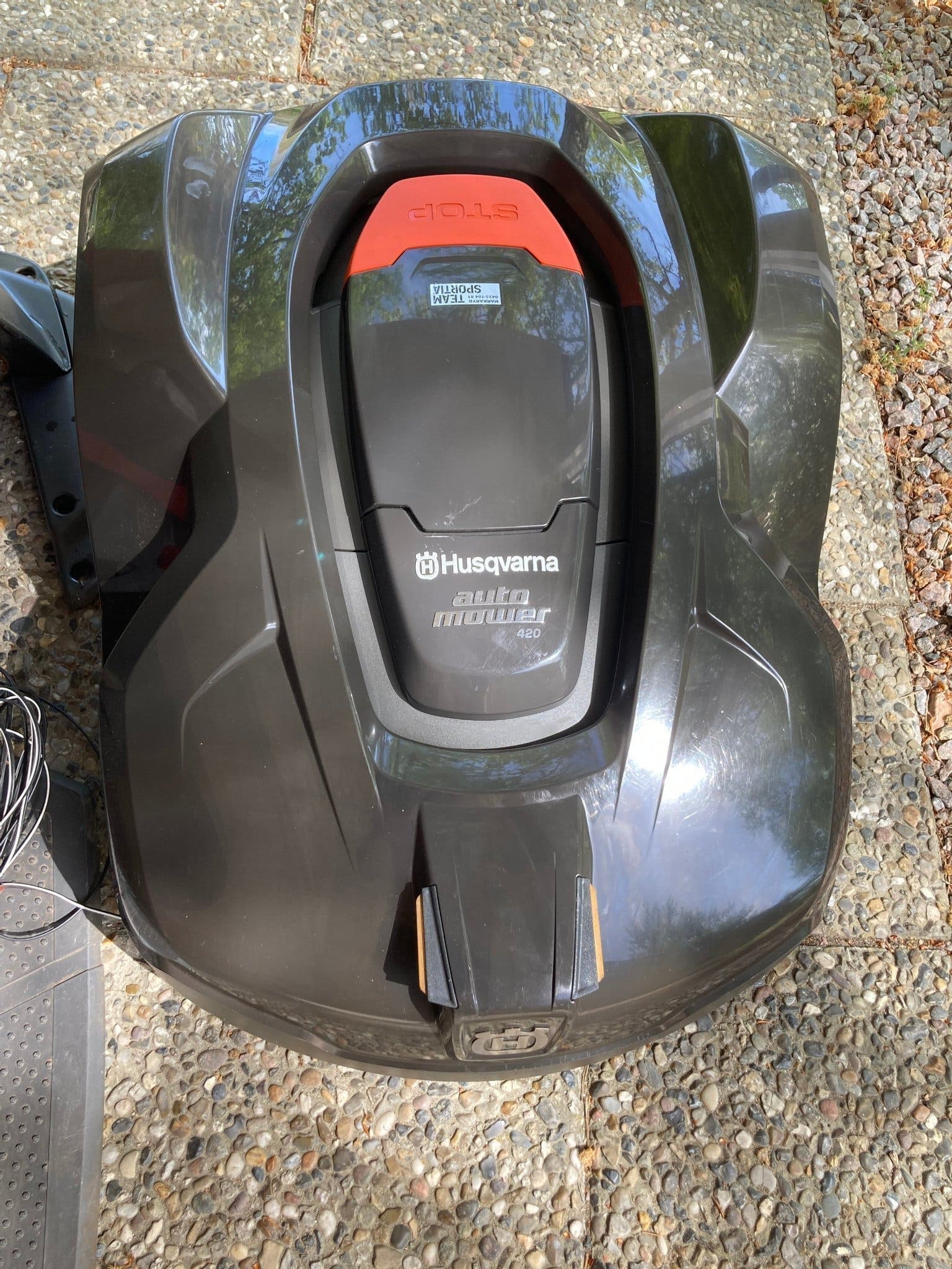 Husqvarna Automower 420 Robotgräsklippare med laddstation och tillbehör
