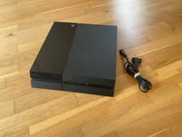 Sony Playstation 4 (PS4)