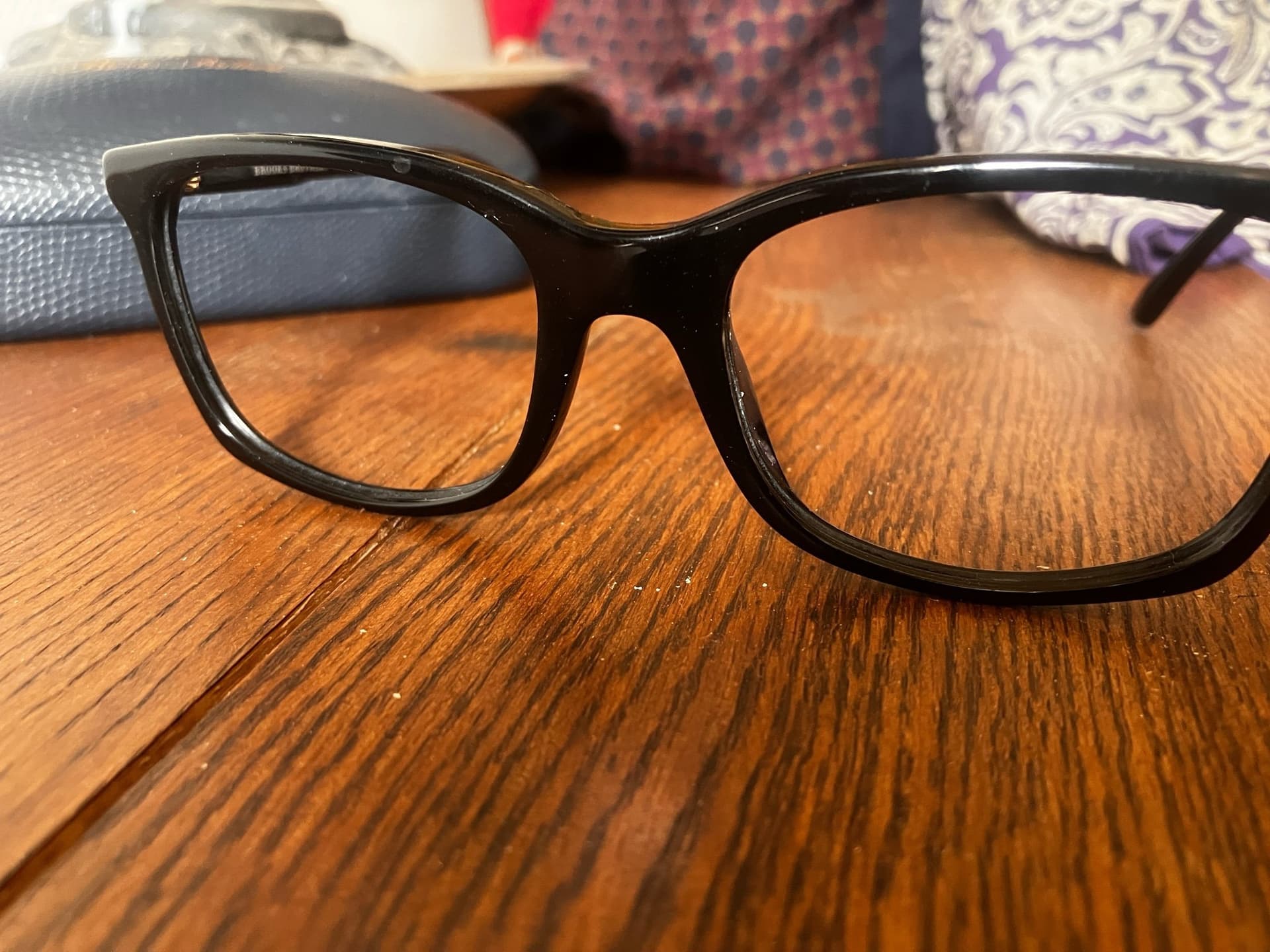 Brooks Brothers glasögonbågar