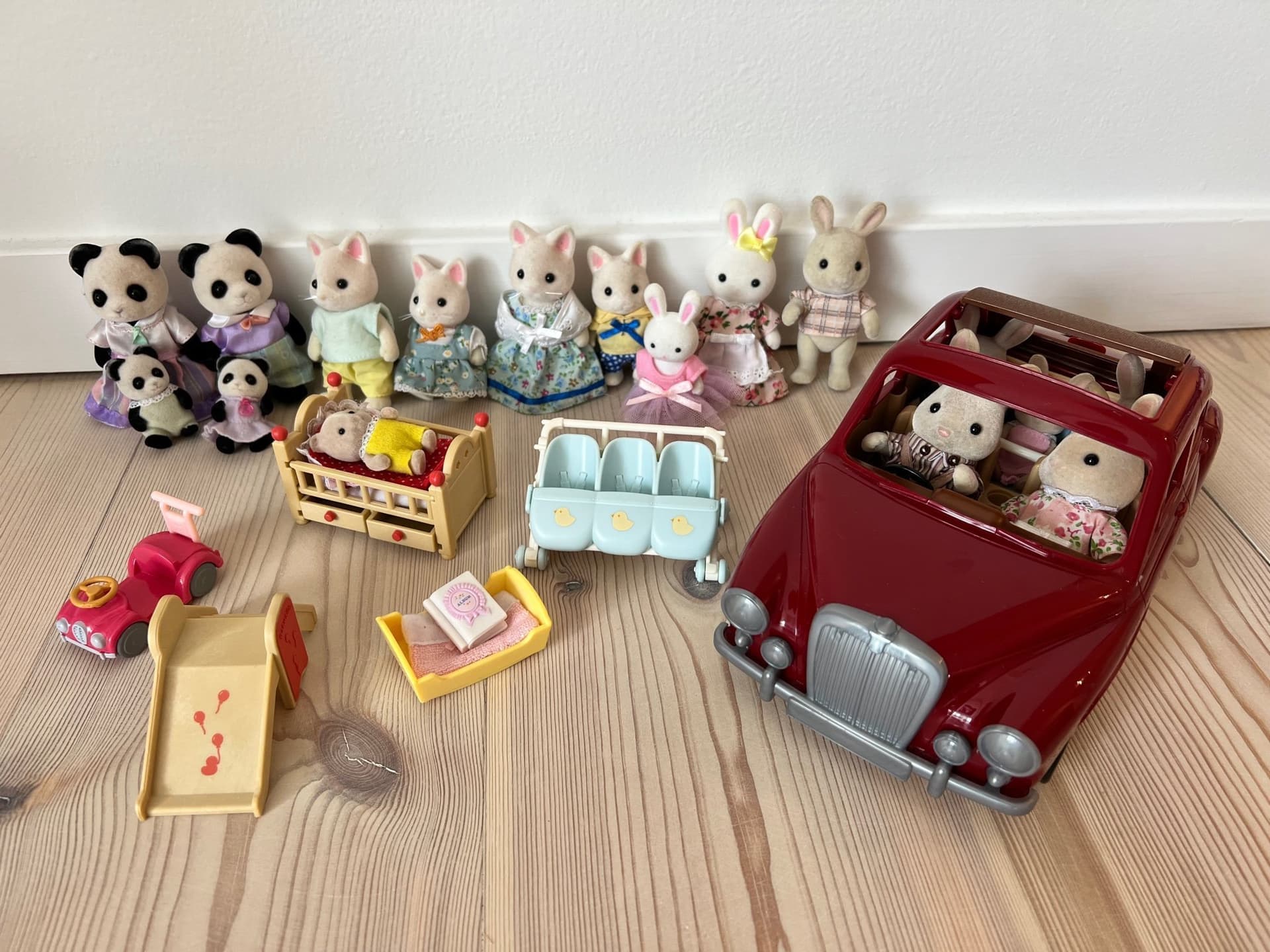 Sylvanian Families Stor Samling med Bil och Figurer