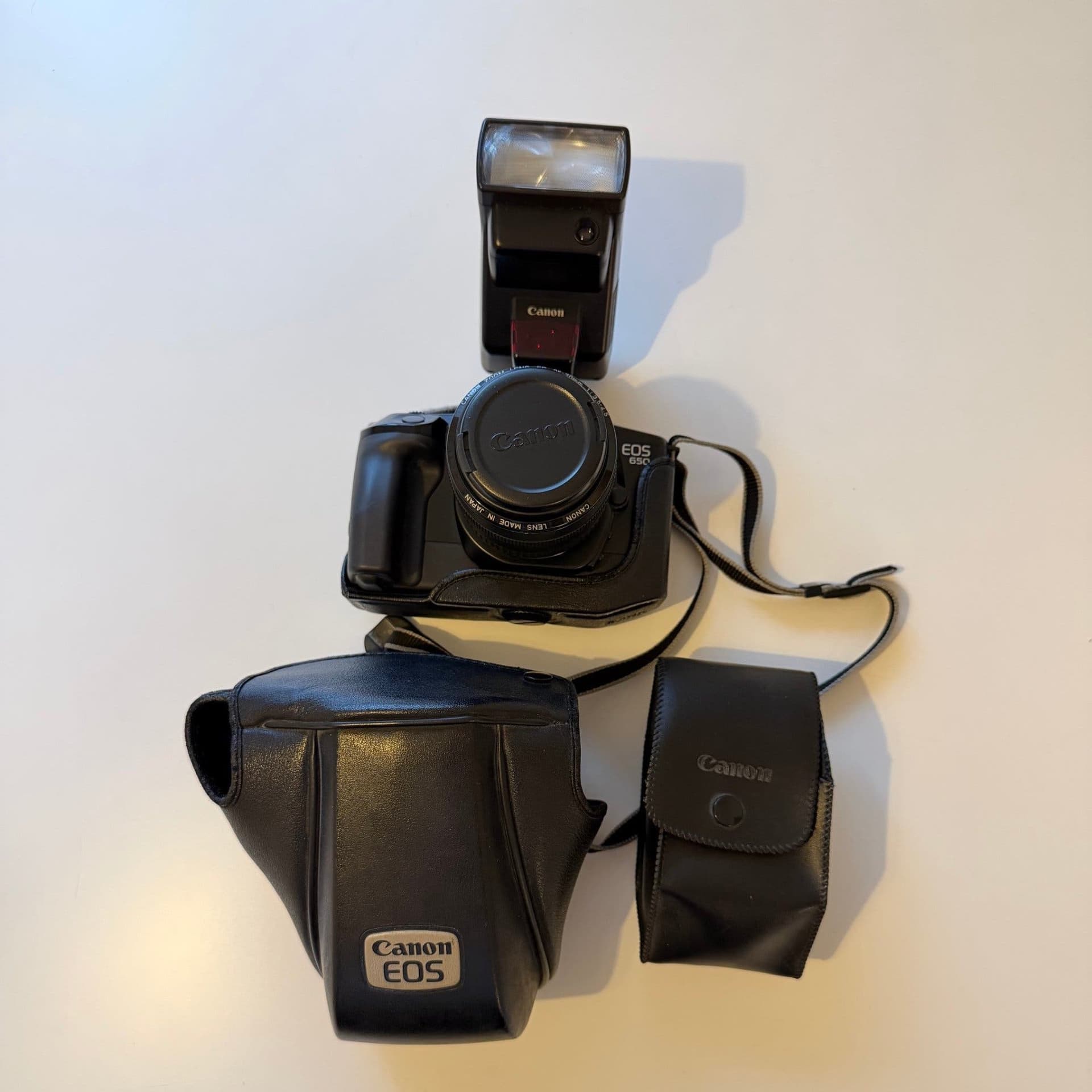 Canon EOS 650 SLR-filmkamera + Canon Zoom EF 35-70mm f/3.5-4.5