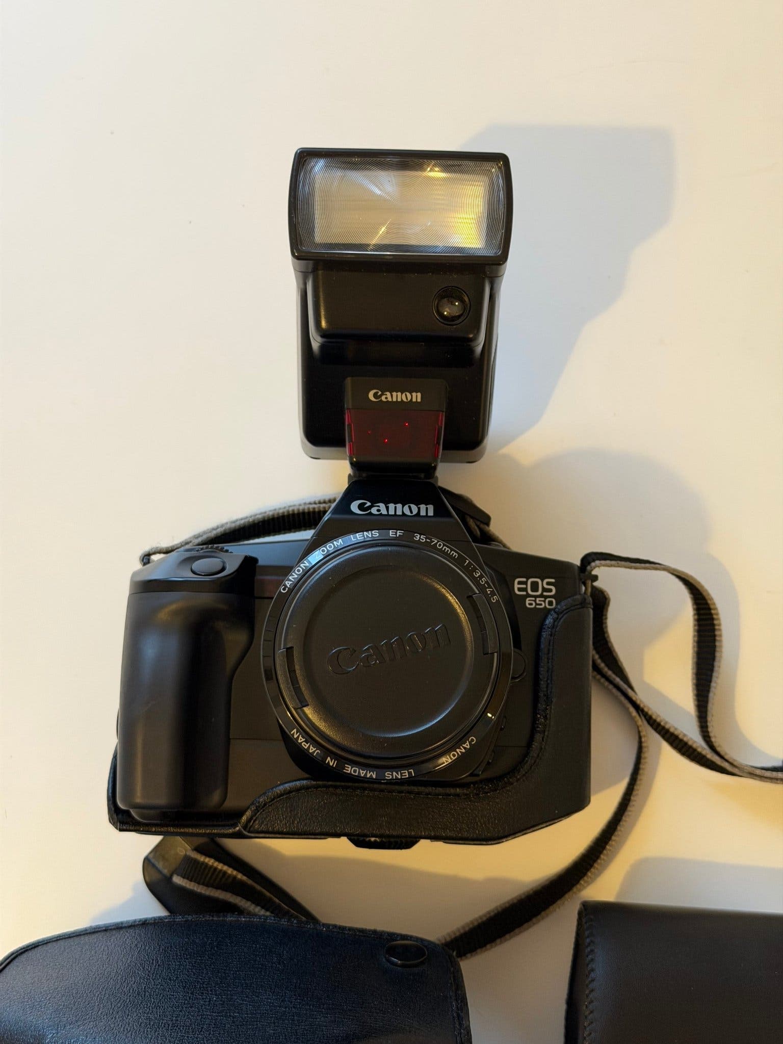 Canon EOS 650 SLR-filmkamera + Canon Zoom EF 35-70mm f/3.5-4.5