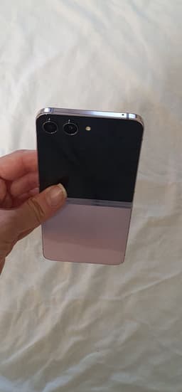 Samsung Galaxy Z Flip5 Ros – trasig skärm / säljs som reparationsobjekt