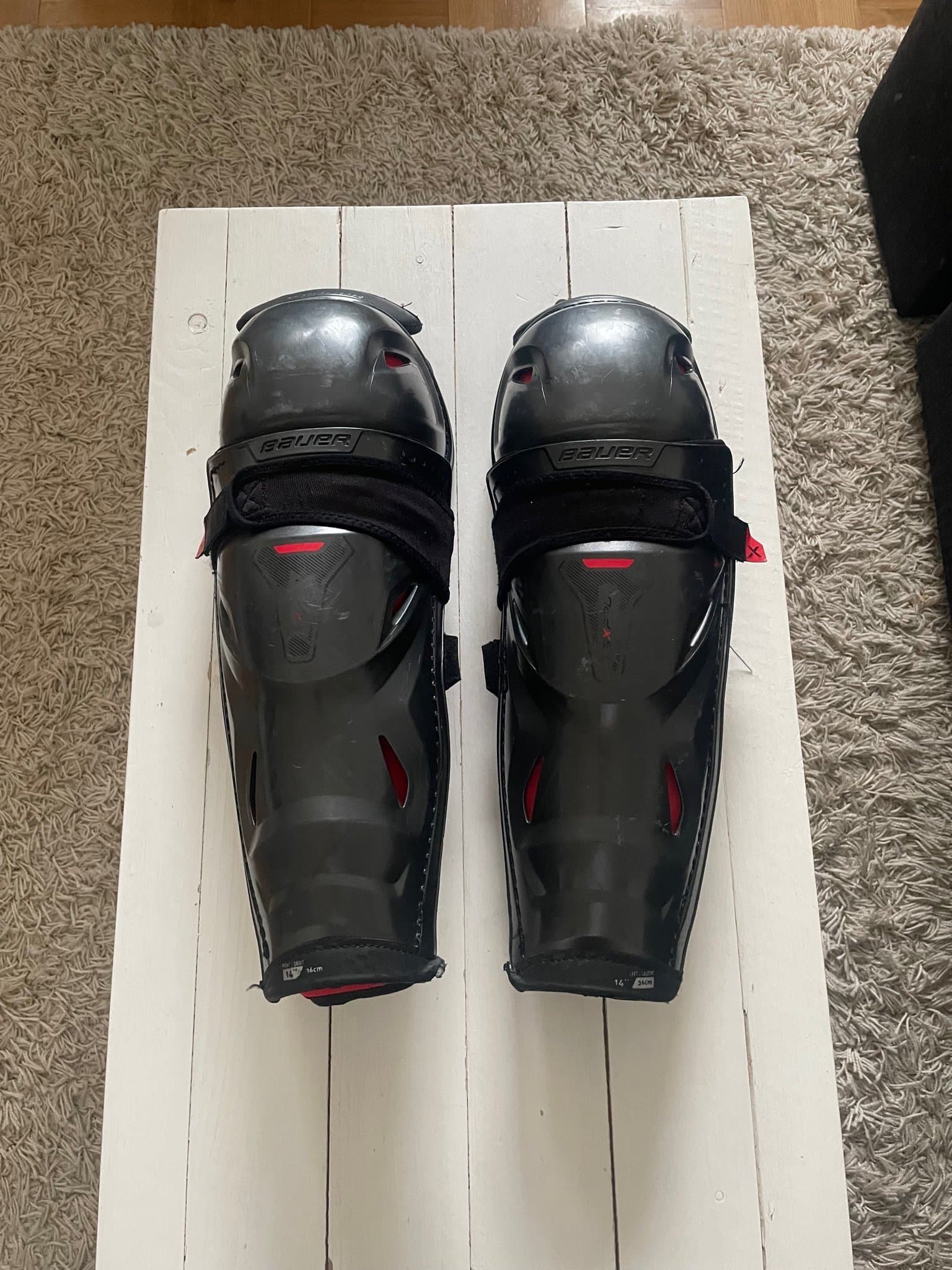 Bauer benskydd för ishockey, storlek 14"/36cm