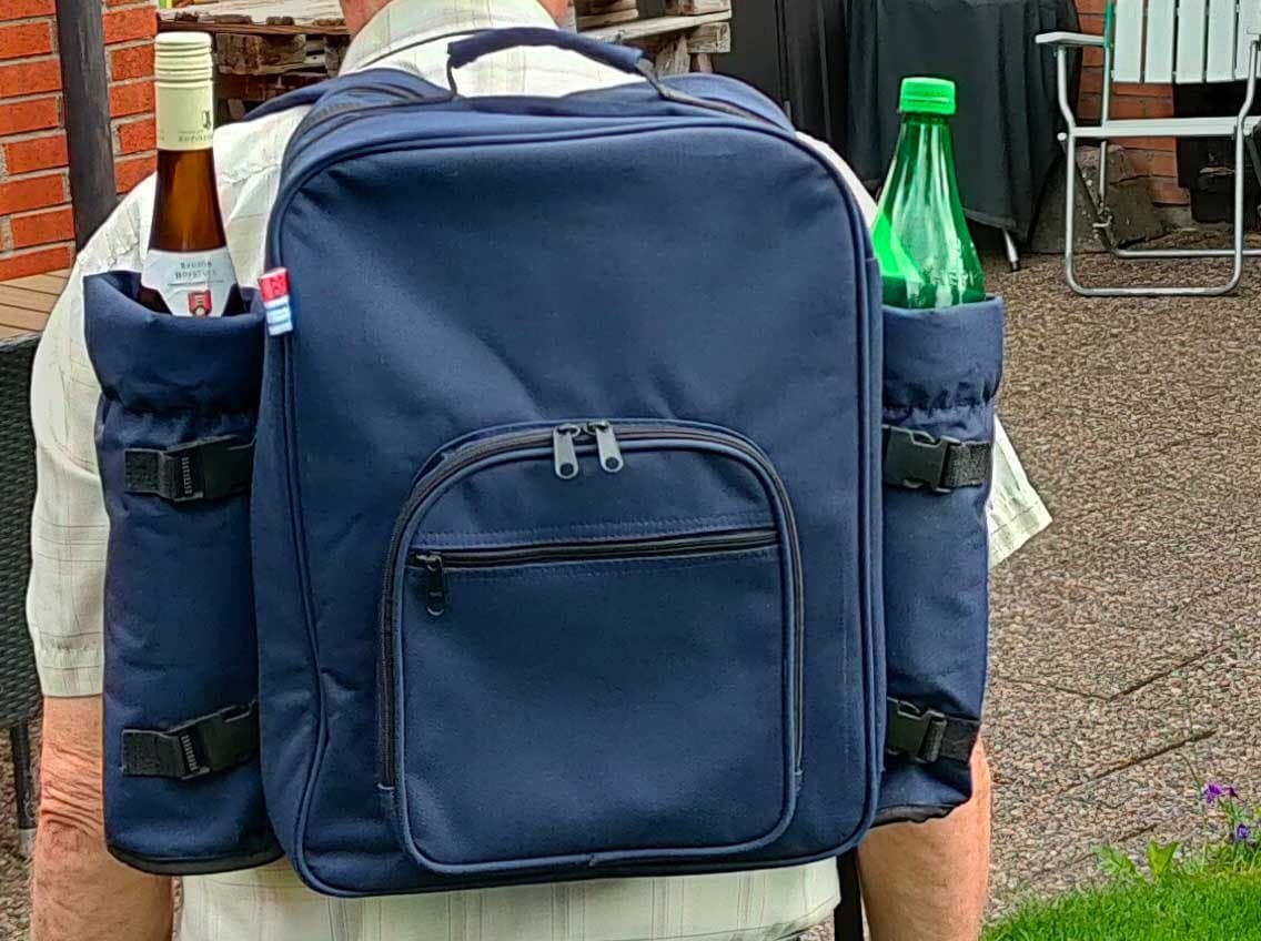 Blå picknickryggsäck -> 4 pers Tallrikar, vinglas, bestick