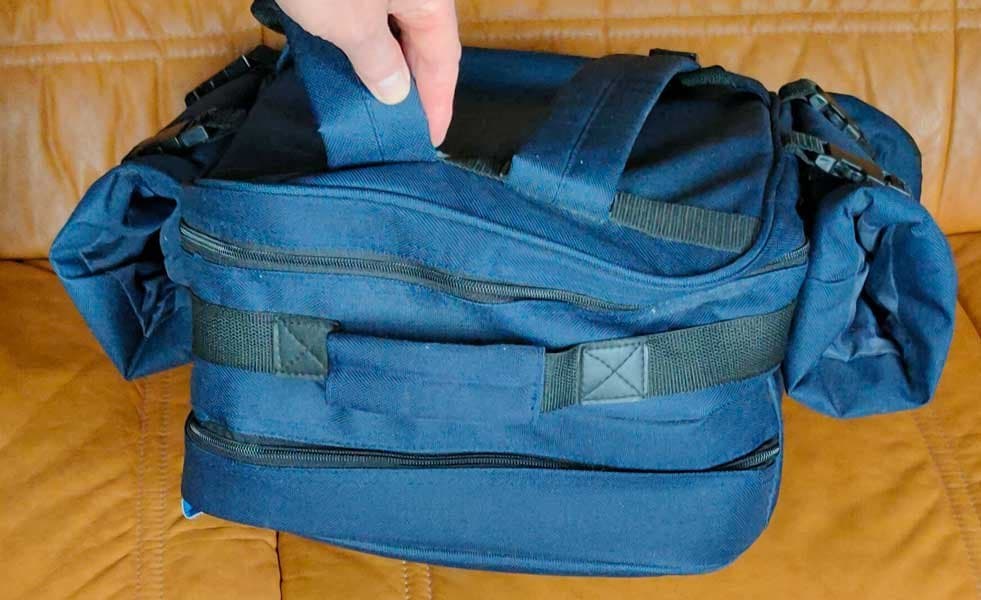 Blå picknickryggsäck -> 4 pers Tallrikar, vinglas, bestick