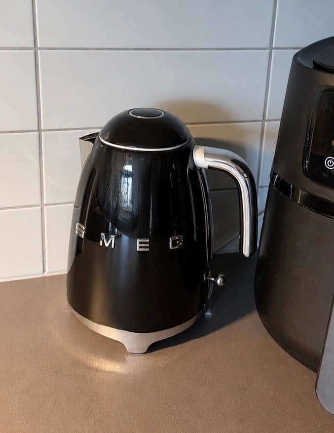 Smeg vattenkokare svart