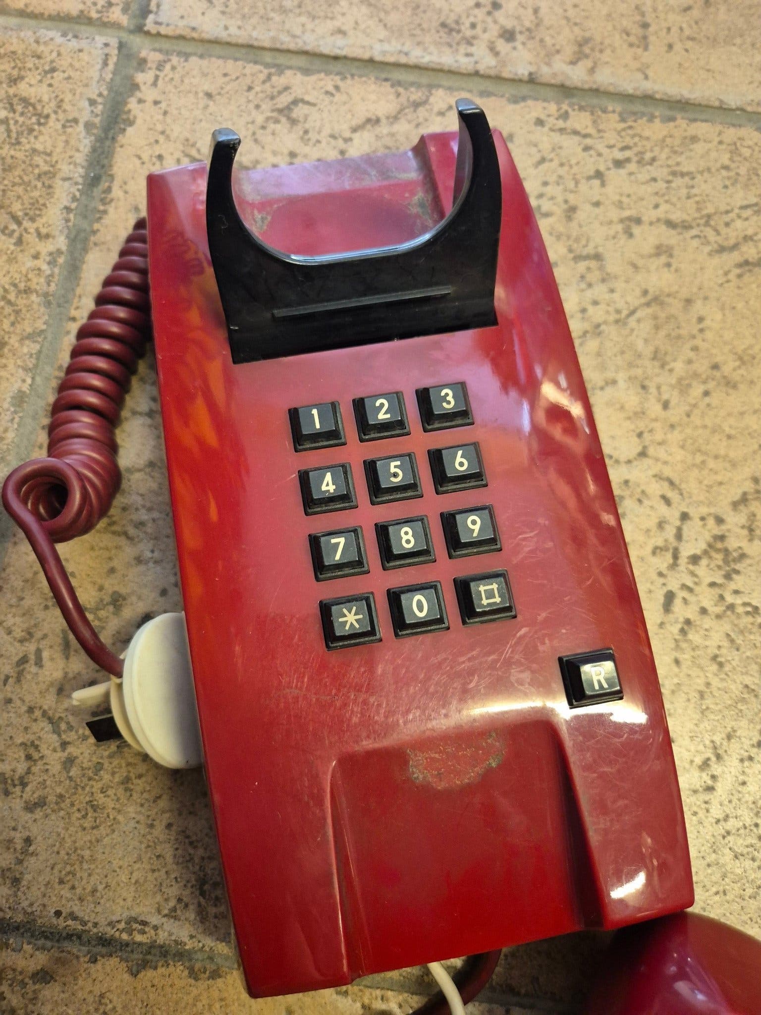 Teli telefon, vinröd, Televerket