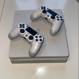 Sony Playstation 4 Slim med två handkontroller