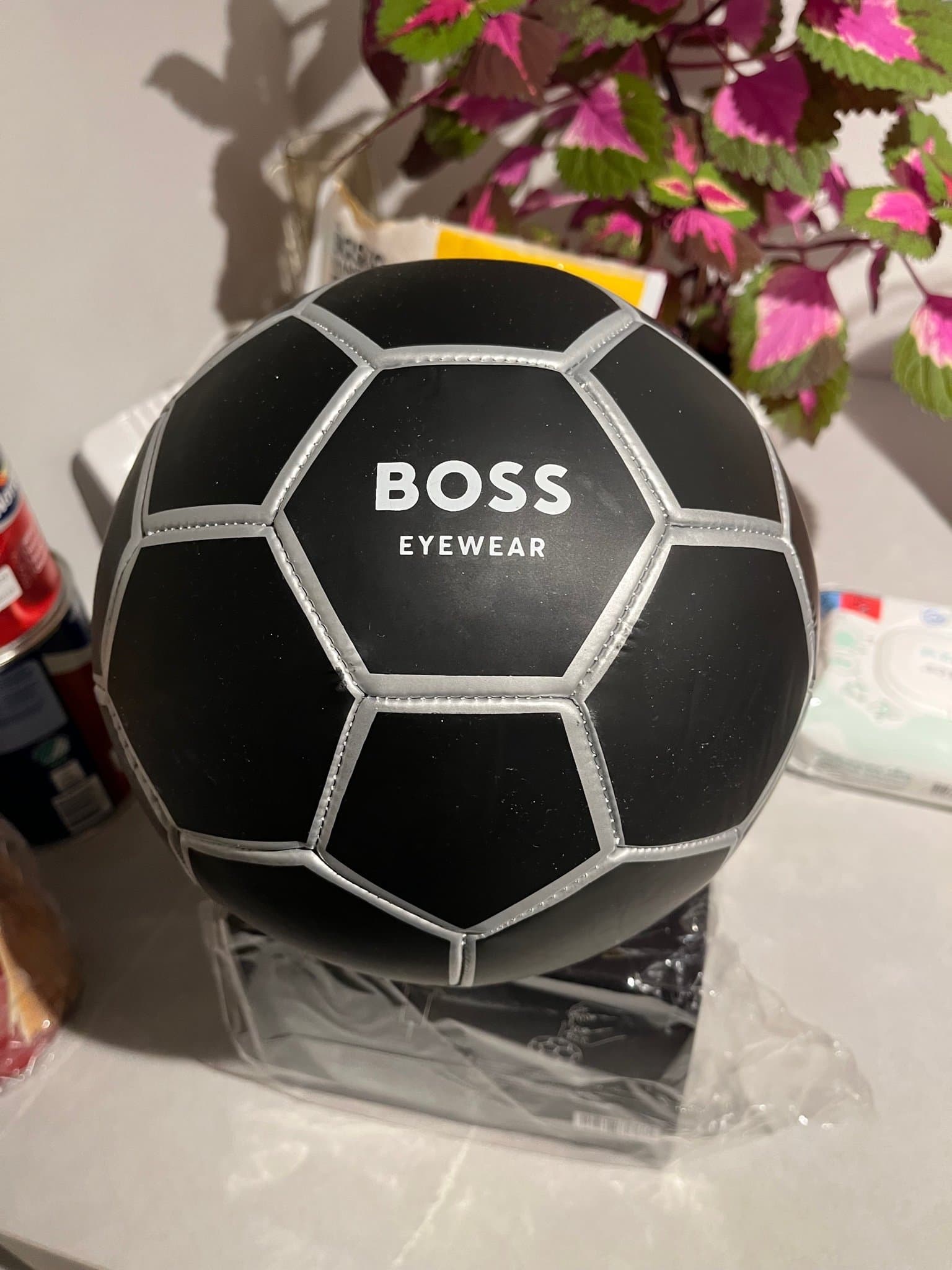 Ny BOSS Eyewear fotboll