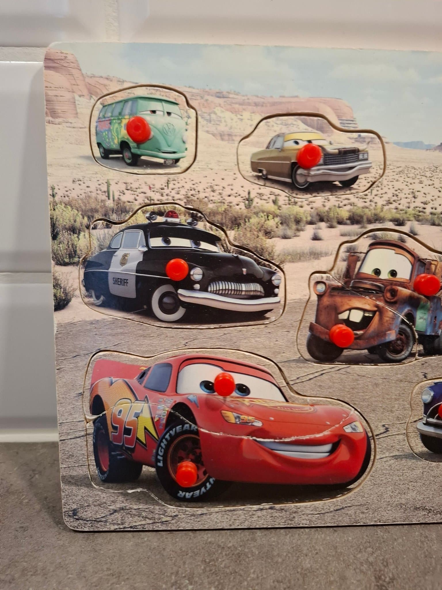 Knopppussel I trä cars / blixten