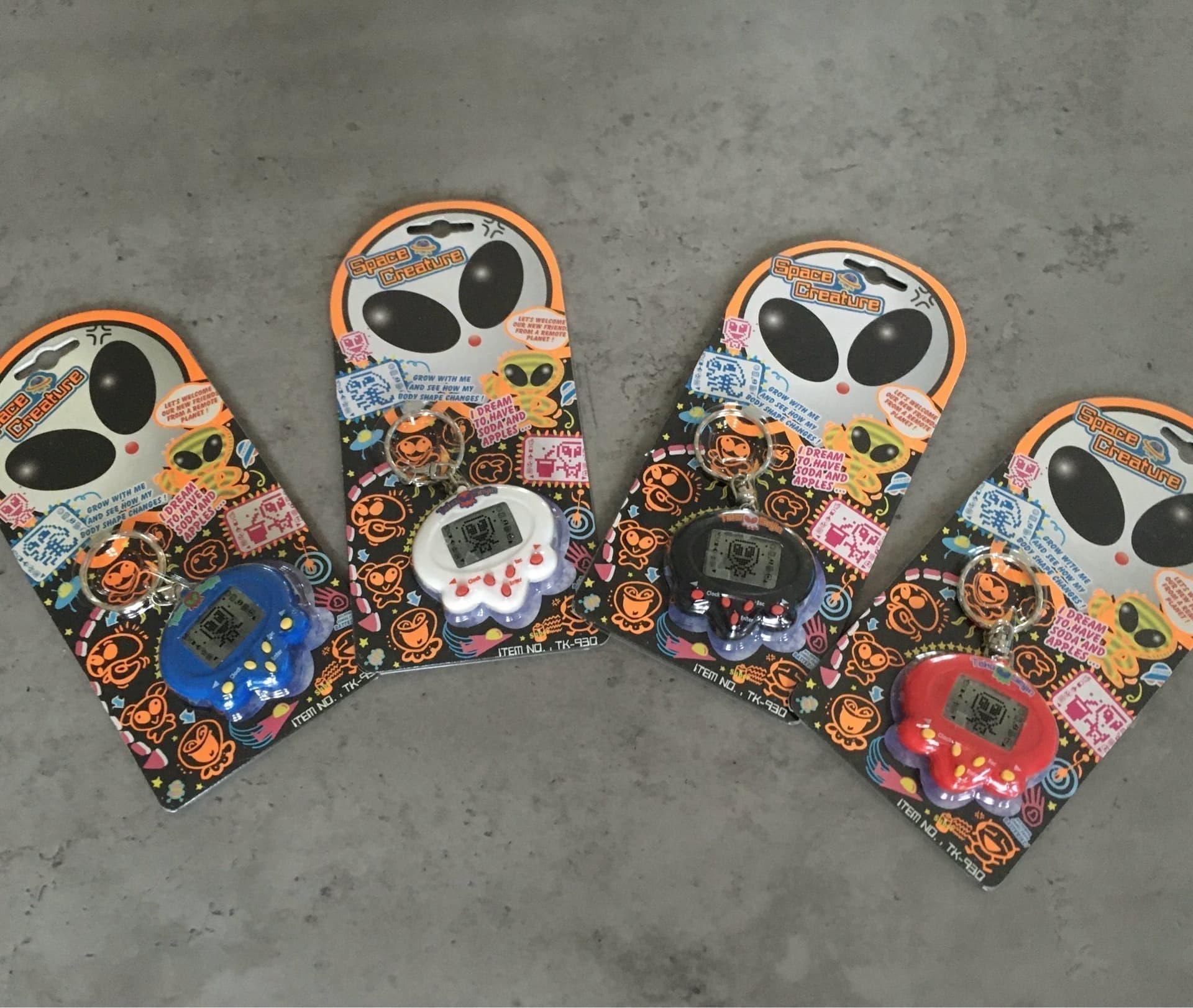Space Creature x4, original från 90-talet nytt
