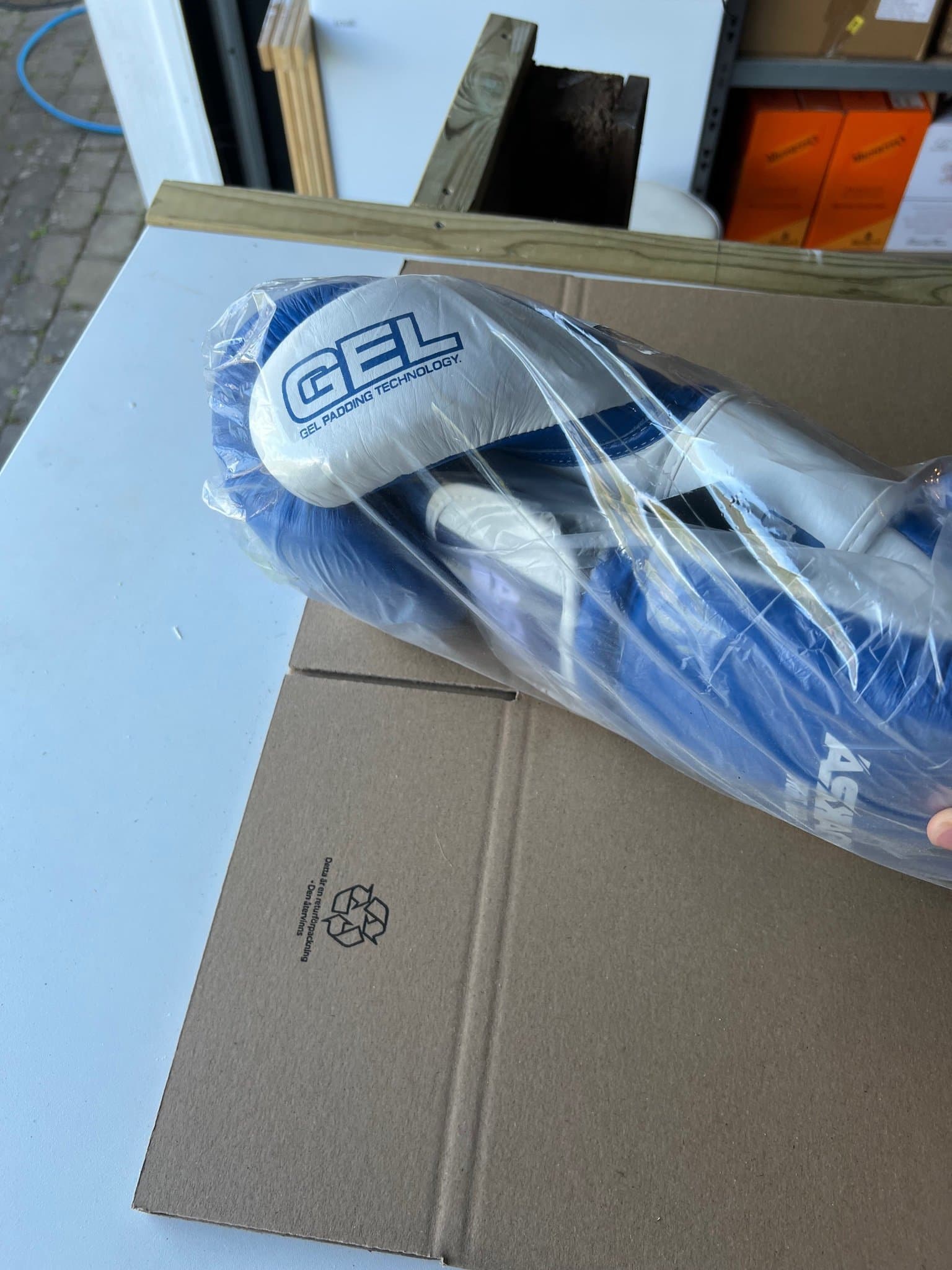 SHOCKWAVE Boxningshandskar 14 oz – Äkta Läder – Nya