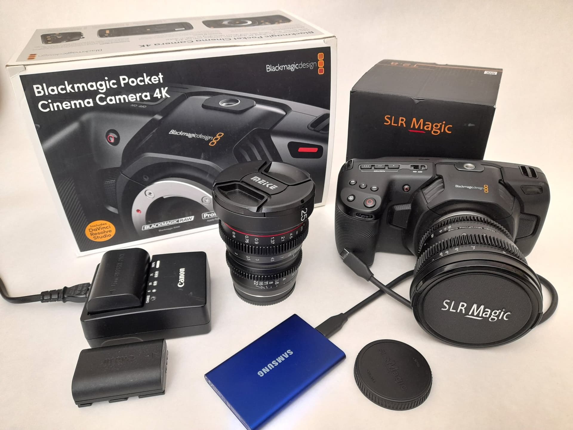 Blackmagic Pocket Cinema Camera 4K (BMPCC) med 2 objektiv och tillbehör
