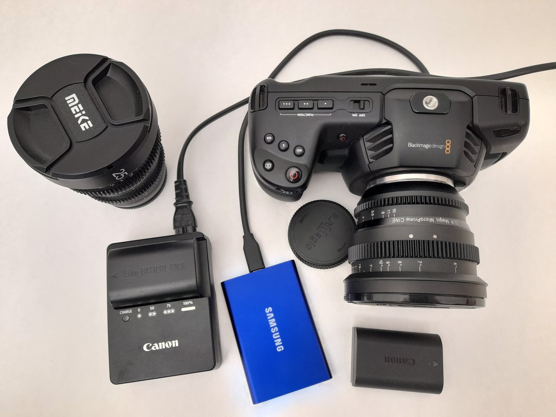 Blackmagic Pocket Cinema Camera 4K (BMPCC) med 2 objektiv och tillbehör