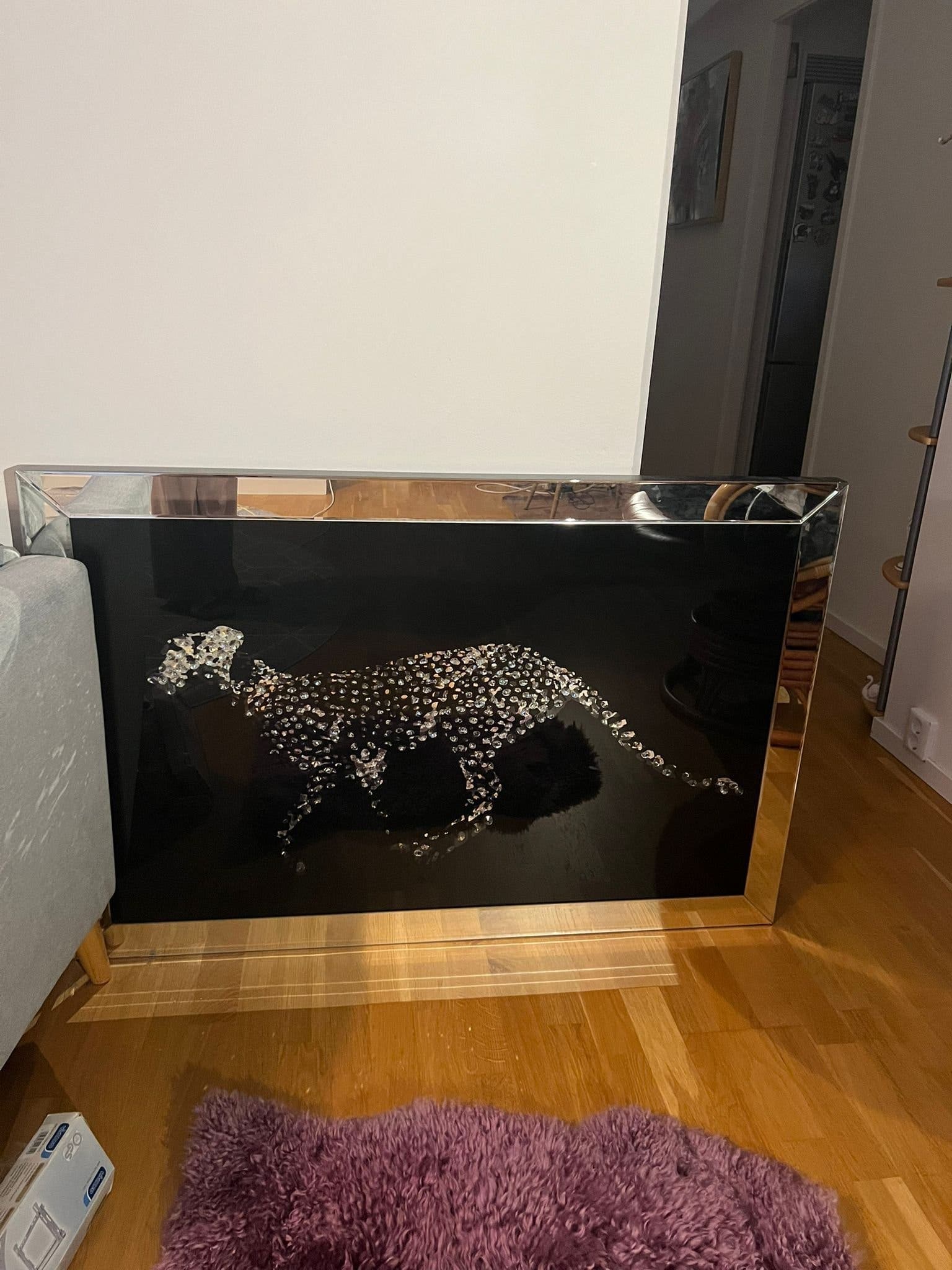 Stor spegeltavla leopard 120x80 – lyxig design med kristalleffekt