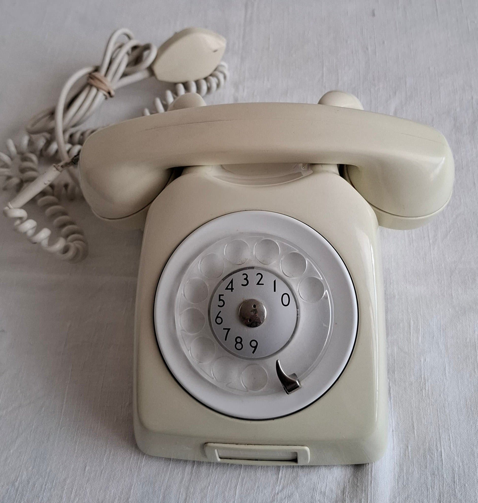 Retrotelefon med fingerskiva