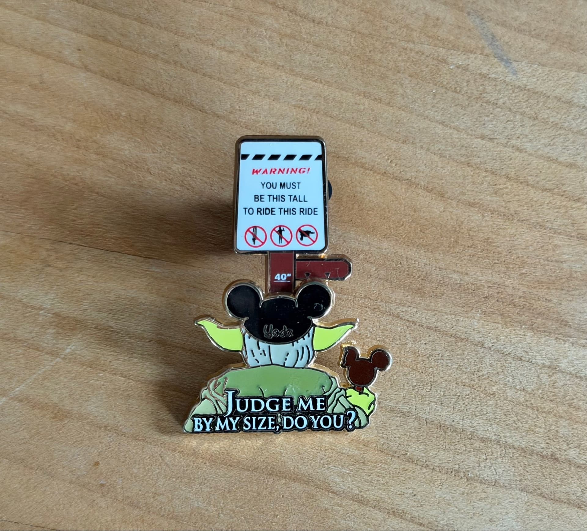 Yoda star wars pin / badge