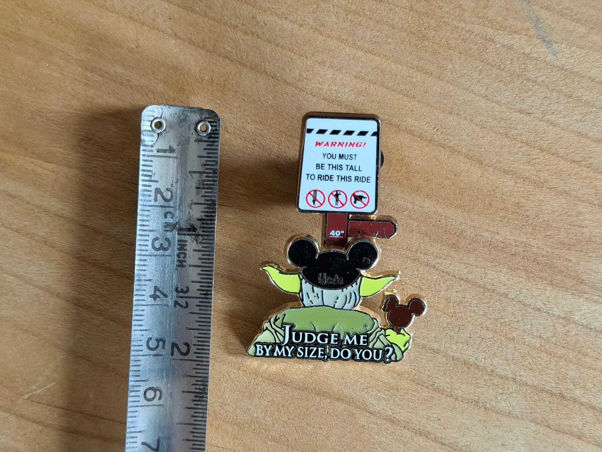 Yoda star wars pin / badge