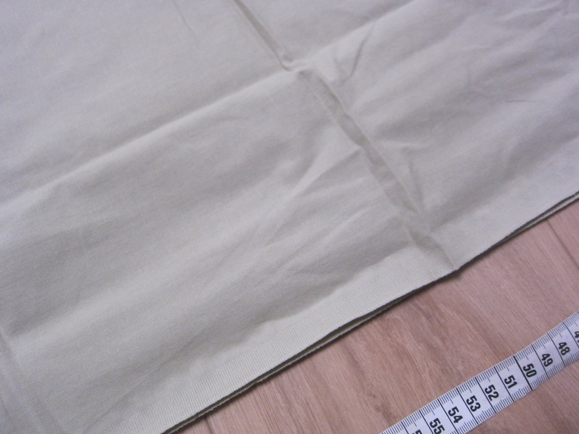 Mossgrönt tyg ca 278x 96cm minus ca 41x43cm