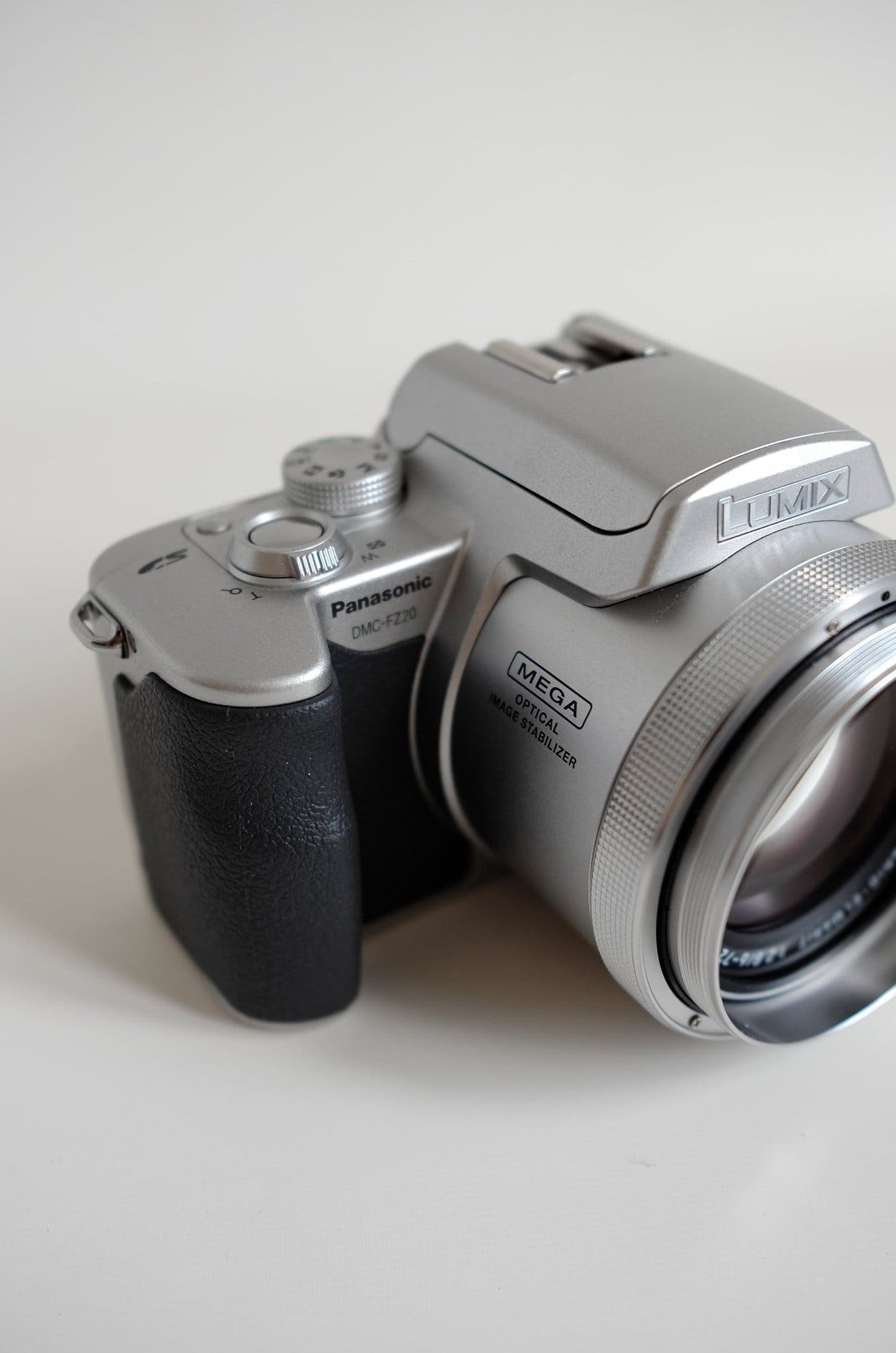 Panasonic LUMIX DMC-FZ20 med LEICA objektiv i nyskick