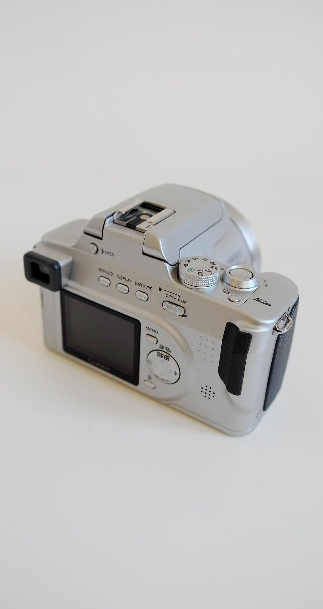 Panasonic LUMIX DMC-FZ20 med LEICA objektiv i nyskick