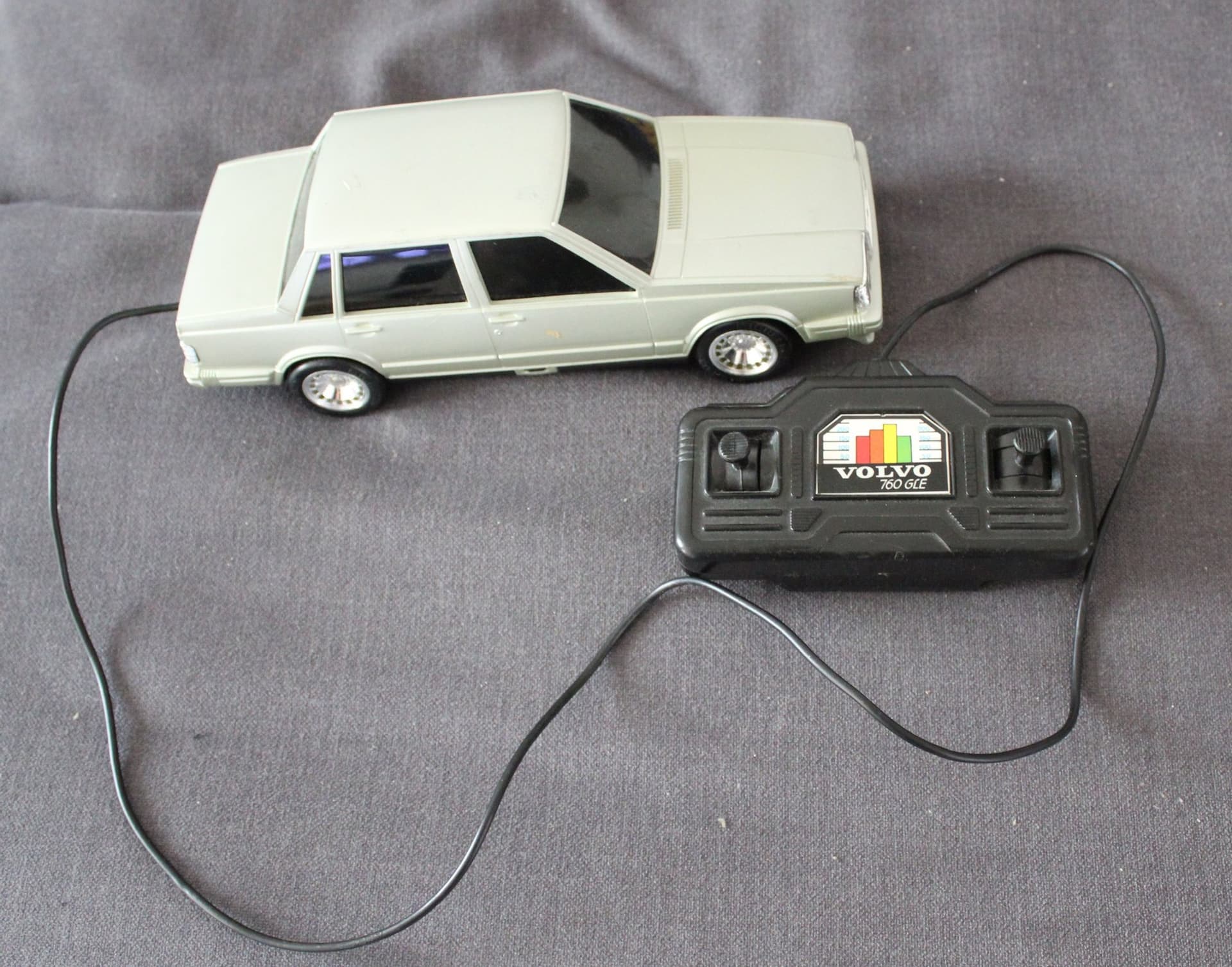 Radiostyrd bil Volvo 760 GLE ej testad