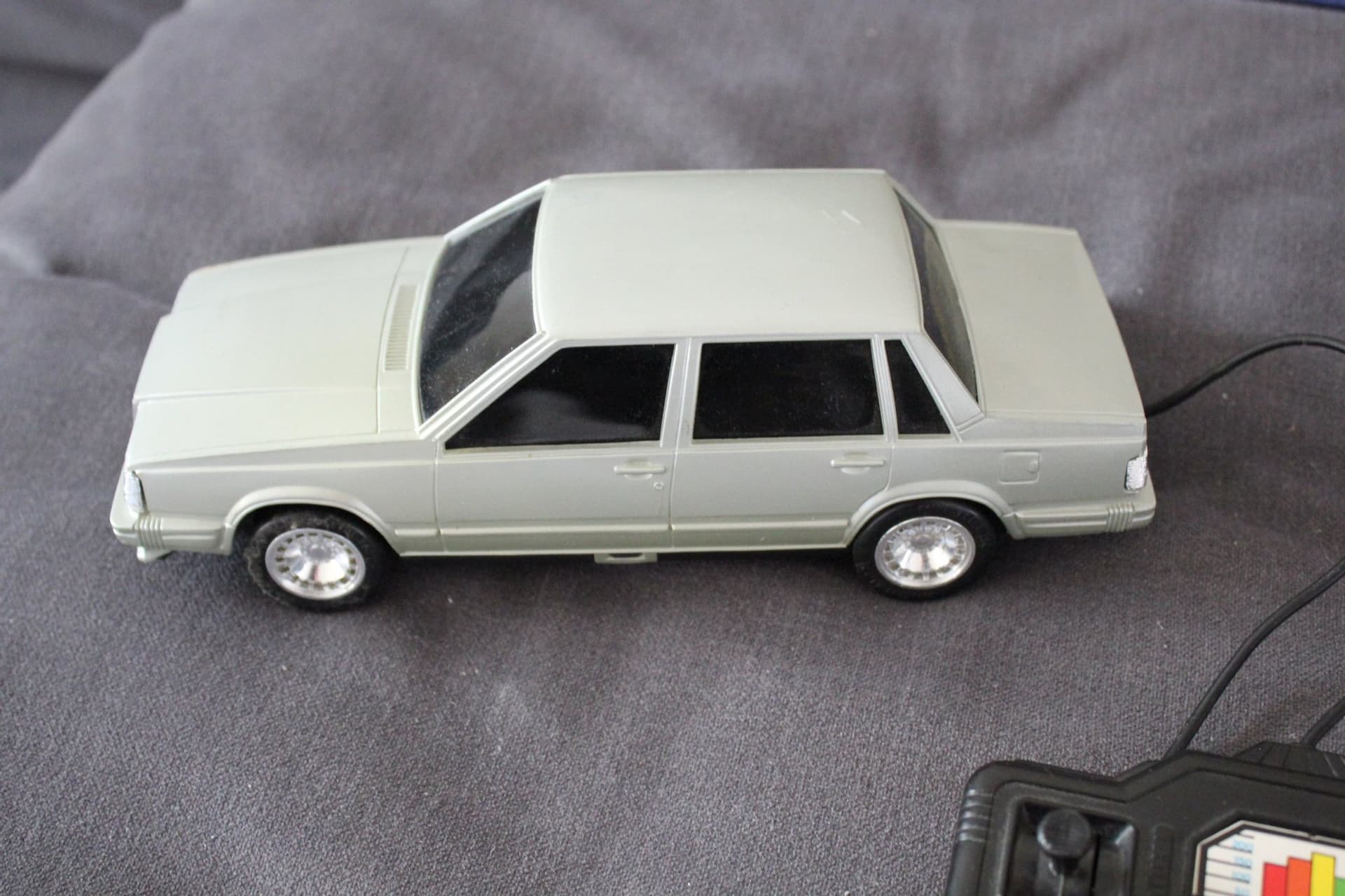 Radiostyrd bil Volvo 760 GLE ej testad