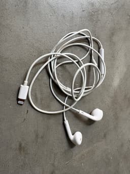 Apple EarPods med Lightning-kontakt