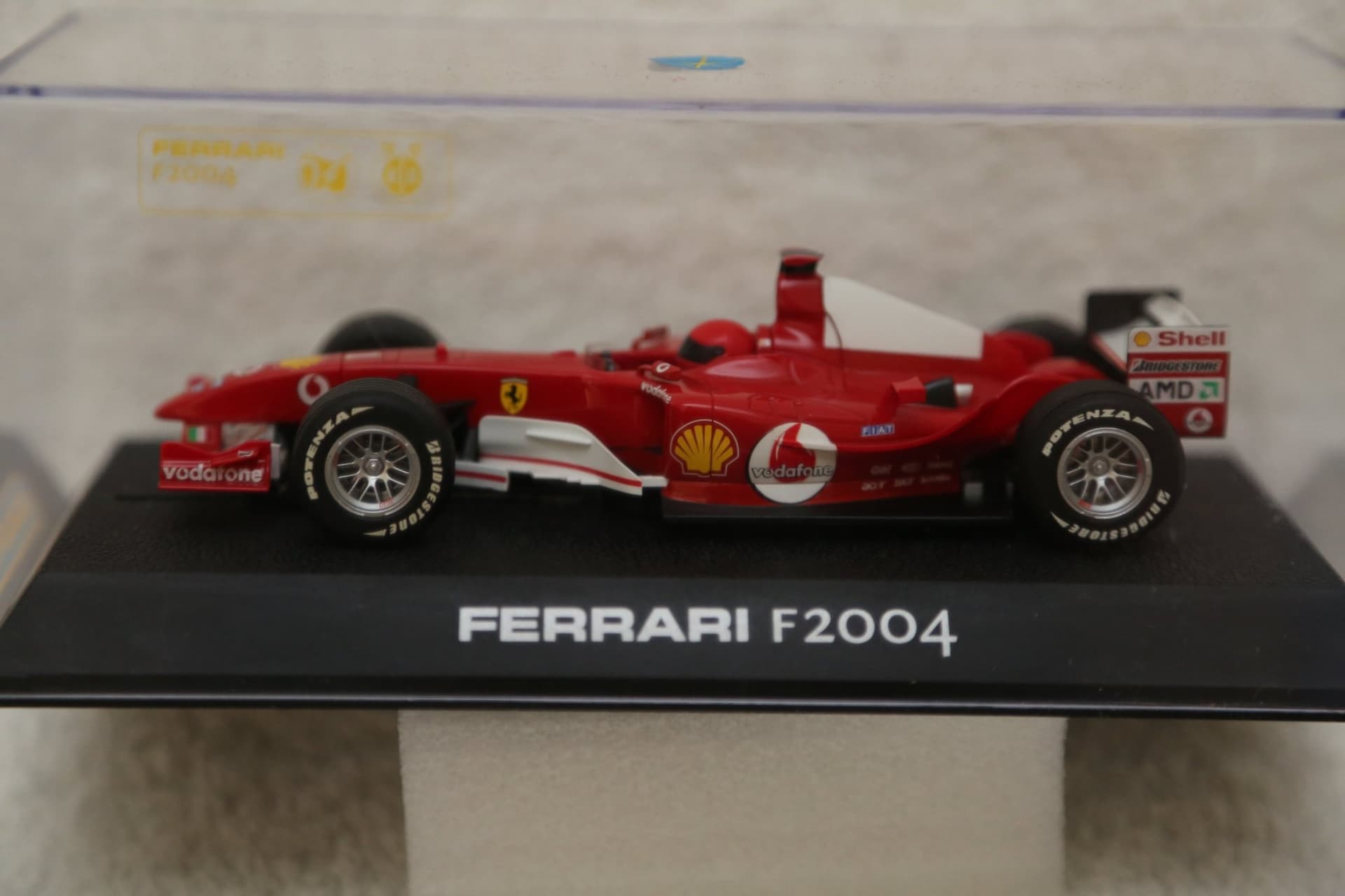 Scalextric Ferrari F2004 Formel 1-bil. Helt ny i display