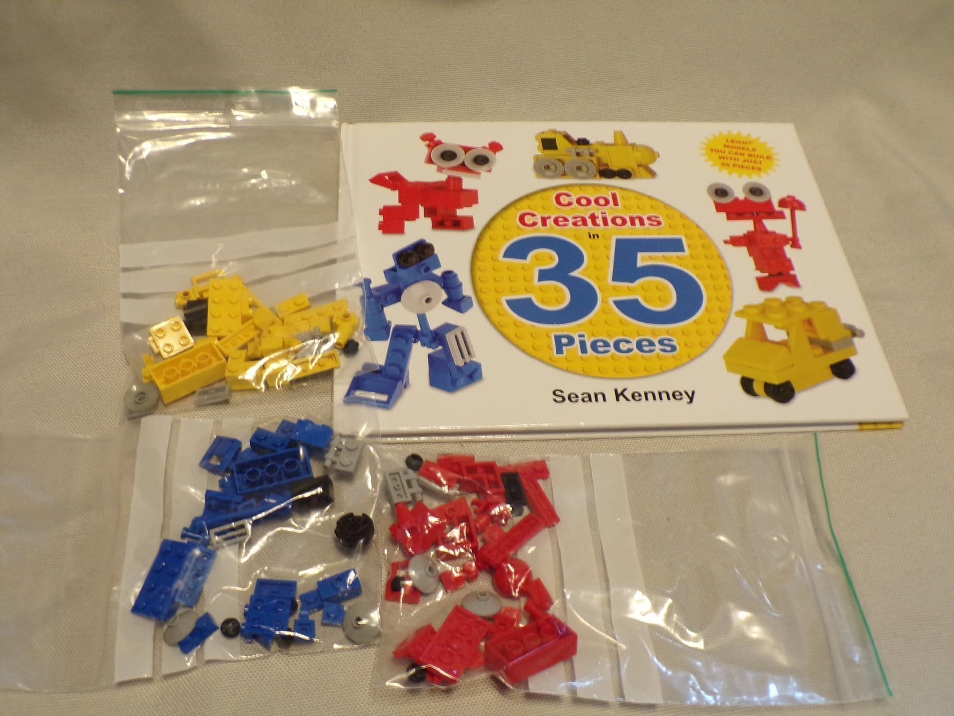 Lego idébok 35 cool creations, bok och legobitar av Sean Kenney