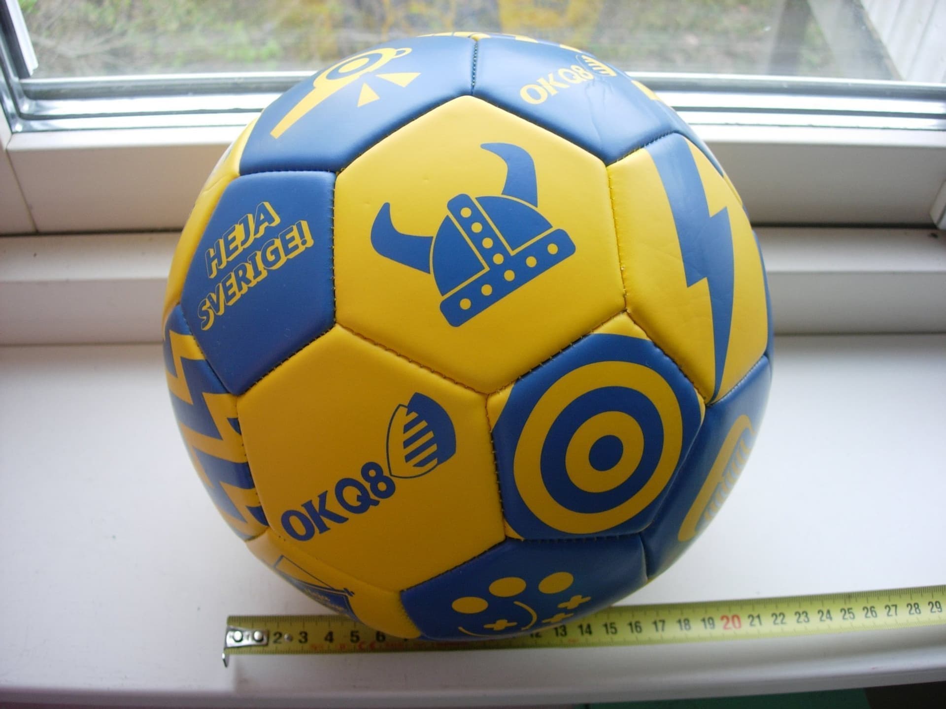 Ny VM boll OKQ8 Sverige Fotboll "Kom Igen Sverige Kom Igen!" Gul och Blå ca 22cm