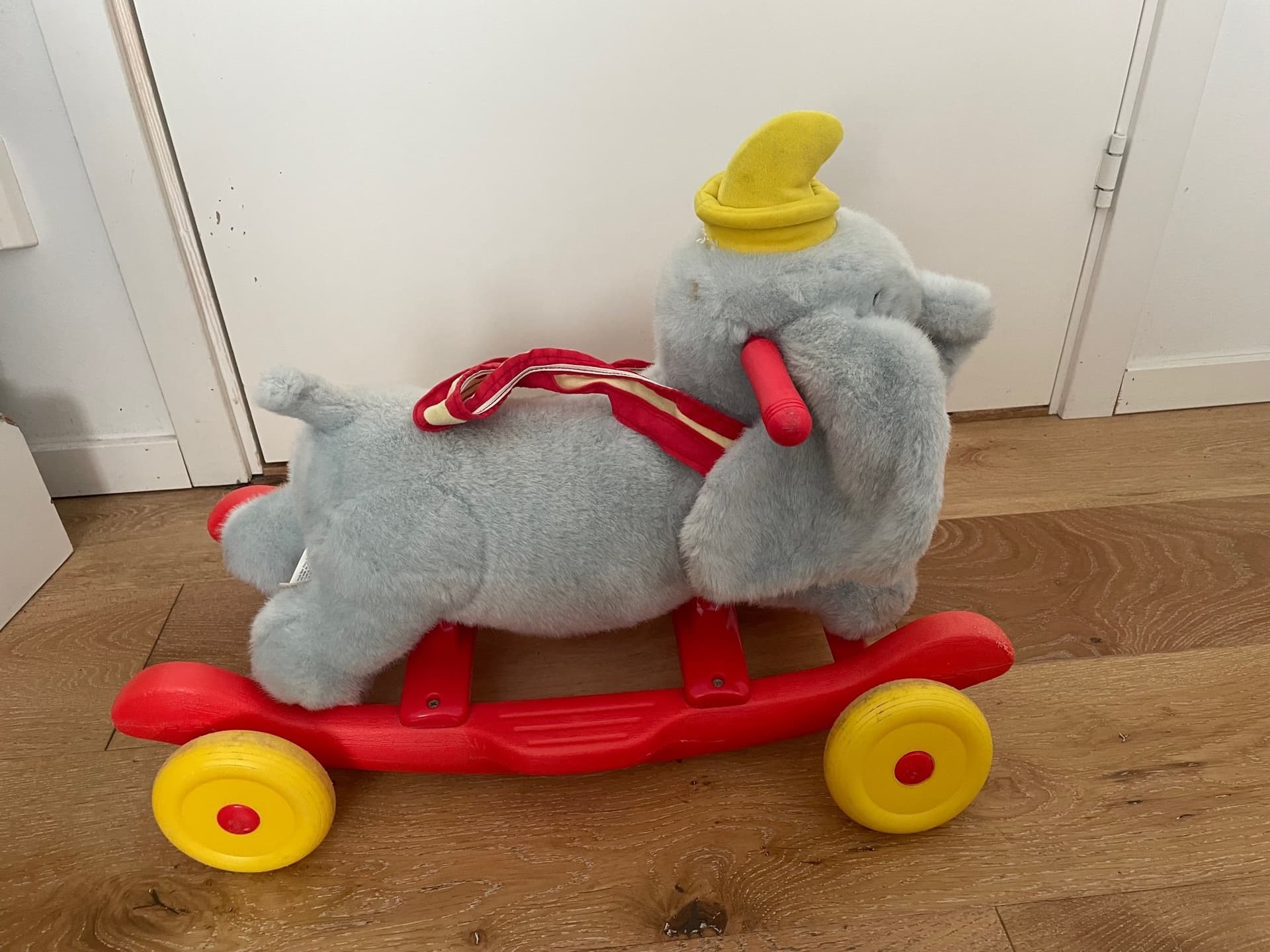Dumbo gungbräda/åkleksak från Kiddieland Toy Limited