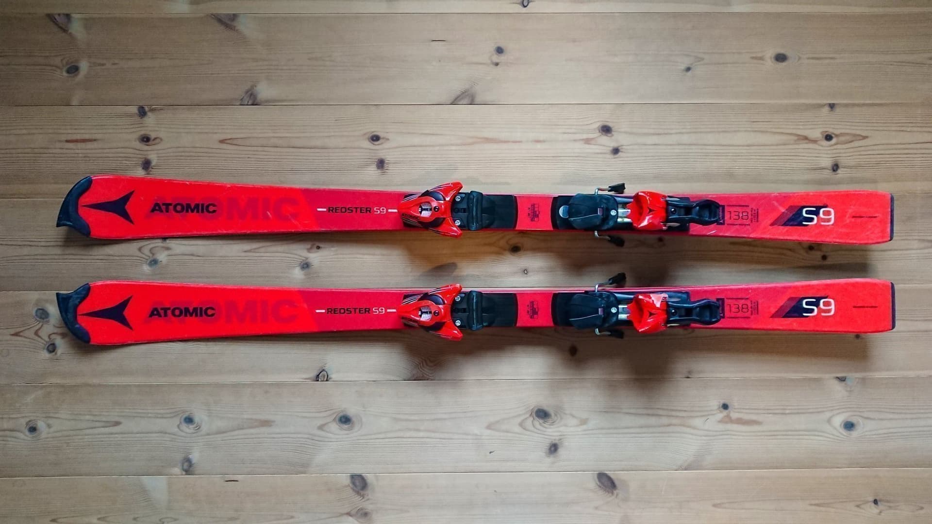 Alpinskidor 138 cm Atomic Redster S9 FIS Junior-RP slalomskidor - kan skickas