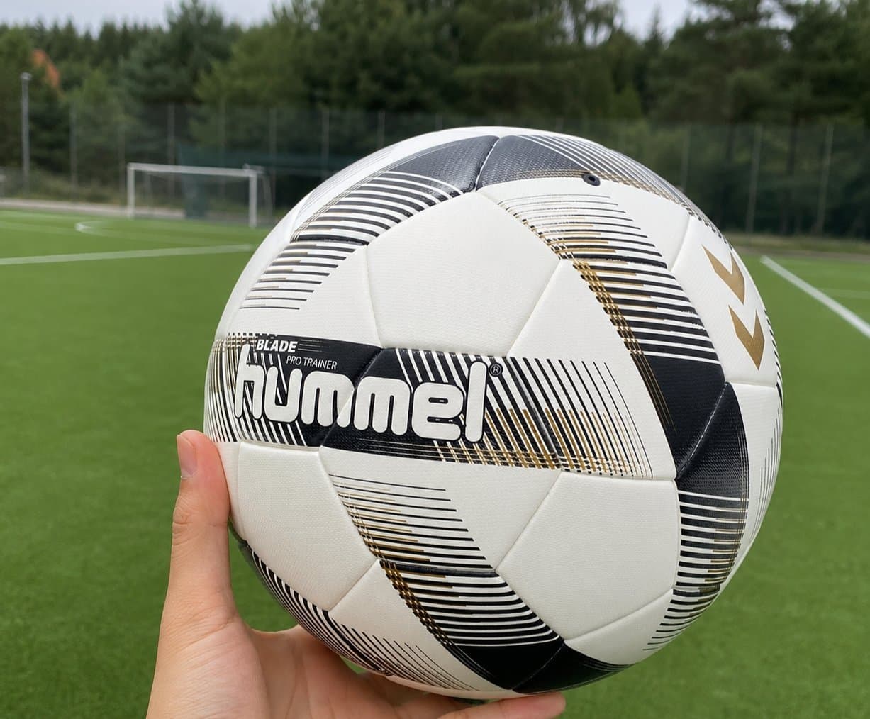 Hummel Blade Pro Trainer Football