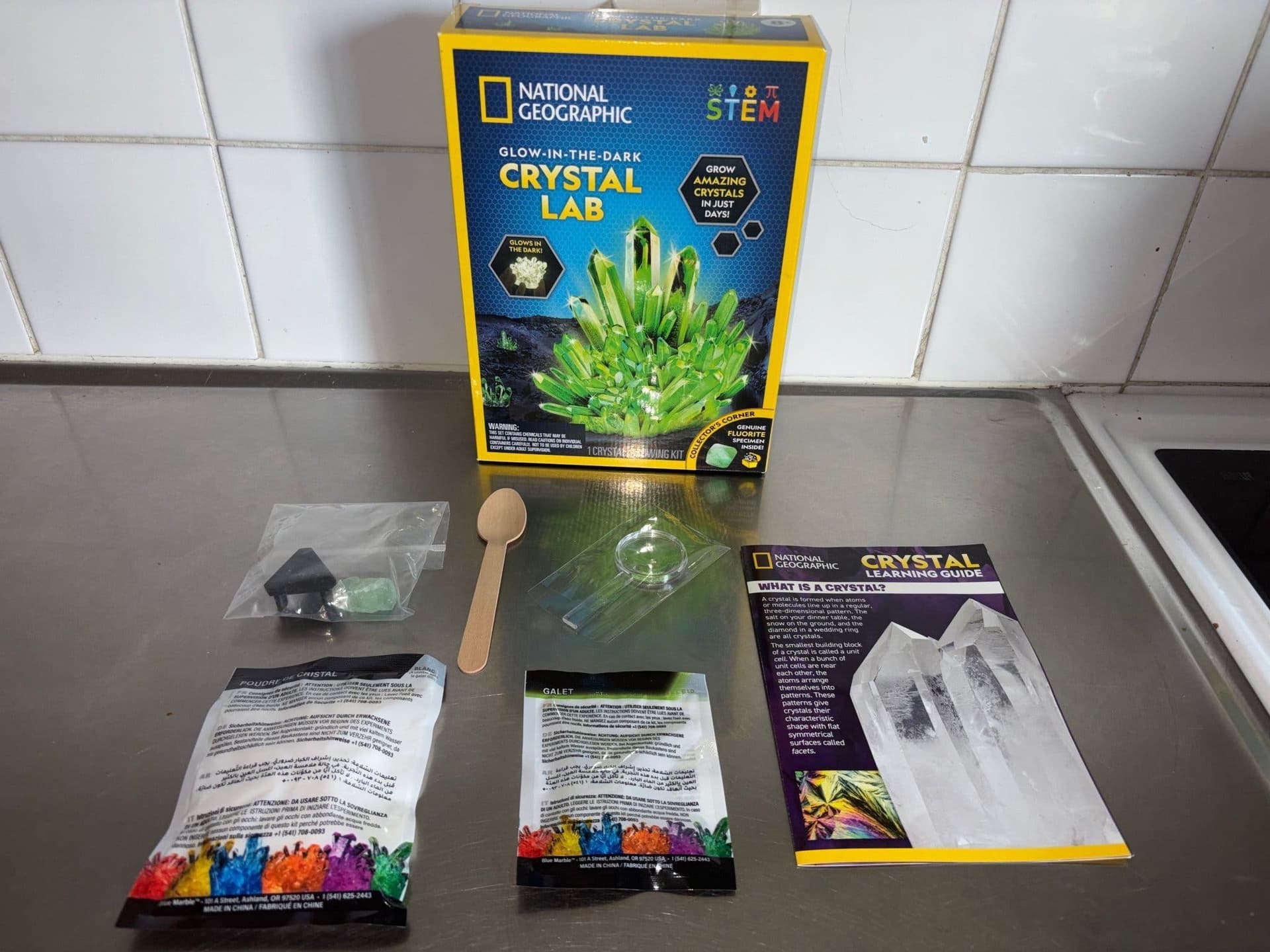 National Geographics Glow-in-the-Dark kristall-lab,Odla en självlysande kristall