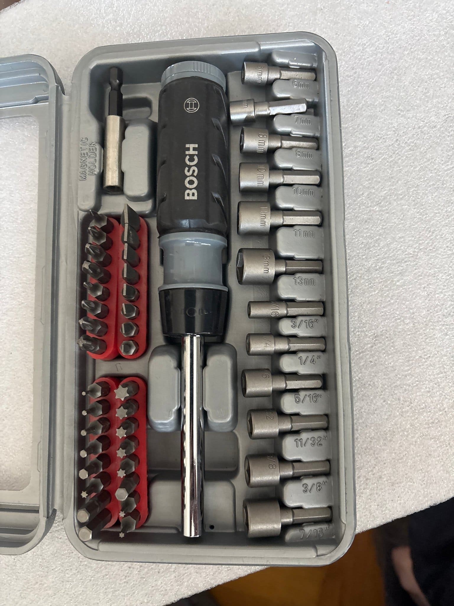 Bosch skruvmejselsats med bits och hylsor